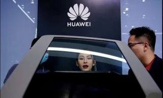 Một màn hình của Huawei tại triển lãm ô-tô Thượng Hải hồi tháng 4/2021. (Ảnh: Reuters)
