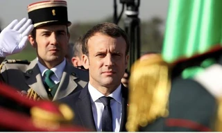 Tổng thống Pháp Emmanuel Macron trong chuyến thăm Algeria năm 2017. (Ảnh: Reuters)