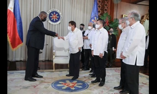 Bộ trưởng Quốc phòng Mỹ Lloyd Austin trong cuộc tiếp kiến Tổng thống Philipines Rodrigo Duterte ngày 29/7. (Ảnh: Reuters)