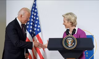 Tổng thống Mỹ Joe Biden và Chủ tịch Ủy ban châu Âu Ursula von der Leyen trong cuộc họp báo chung tại Roma (Ý). (Ảnh: Reuters)