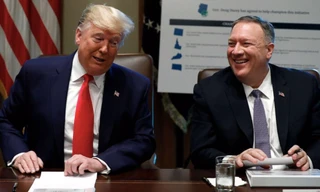 Ngoại trưởng Mike Pompeo (phải) vẫn tích cực hoạt động trong những ngày cuối cùng của nhiệm kỳ. (Ảnh: Shutterstock)