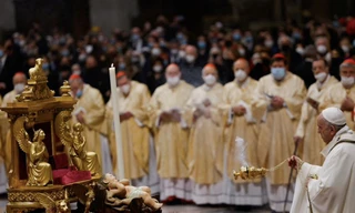 Giáo hoàng Francis cử hành thánh lễ đêm Giáng sinh. (Ảnh: Reuters) 