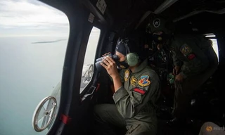 Không quân Indonesia tìm kiếm ở khu vực máy bay mất tích. (Ảnh: Reuters)