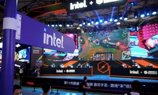 Logo của Intel trong triển lãm công nghệ ở Thượng Hải hồi tháng 7. (Ảnh: Reuters)