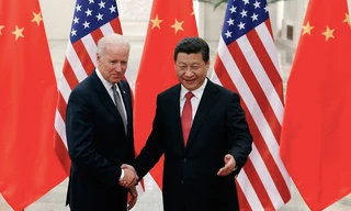 Ông Joe Biden gặp Chủ tịch Trung Quốc Tập Cận Bình năm 2013. (Ảnh: Reuters)