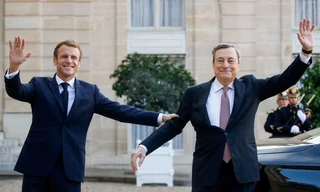 Tổng thống Pháp Emmanuel Macron và Thủ tướng Ý Mario Draghi trong cuộc gặp tại Paris. (Ảnh: Reuters)