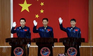 Nhóm 3 phi hành gia được đưa lên trạm vũ trụ của Trung Quốc trong ngày 17/6. (Ảnh: Xinhua)