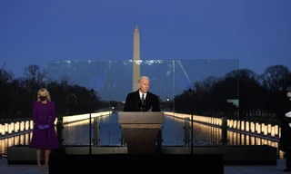 Ông Biden phát biểu trước tượng đài Lincoln ngày 19/1. (Ảnh: AP)