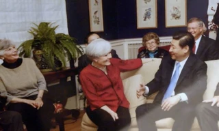 Ông Tập Cận Bình trở lại thăm những người bạn cũ ở Iowa năm 2012. (Ảnh: CNA)