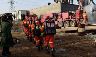 Công trường nơi đang thực hiện cuộc giải cứu các công nhân kẹt dưới mỏ vàng sập. (Ảnh: Reuters)