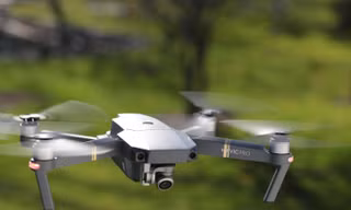 Một thiết bị bay không người lái của DJI