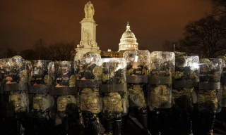 Lực lượng vệ binh bảo vệ khu vực trước Quốc hội Mỹ. (Ảnh: AP)