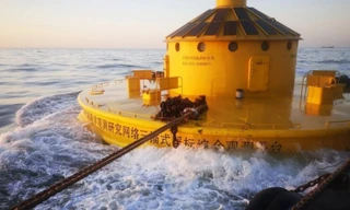 Chiếc phao khổng lồ vừa được Trung Quốc đưa ra biển Hoa Đông. (Ảnh: CAS)