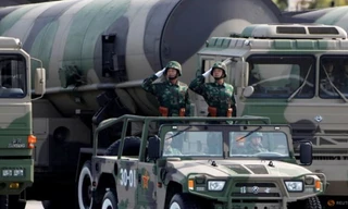 Các tên lửa hạt nhân khổng lồ của Trung Quốc trong lễ diễu binh kỷ niệm quốc khánh Trung Quốc năm 2009. (Ảnh: Reuters)