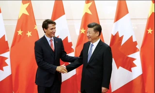 Thủ tướng Canada Justin Trudeau trong một dịp gặp Chủ tịch Trung Quốc Tập Cận Bình. (Ảnh: Reuters)