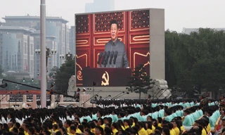 Ông Tập Cận Bình đọc bài phát biểu trên quảng trường Thiên An Môn. (Ảnh: Reuters)