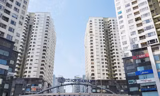 Trước đó, nhiều cư dân cụm chung cư N05 phường Trung Hòa, Quận Cầu Giấy, Hà Nội bức xúc vì chủ đầu tư ‘om’ quỹ bảo trì nhiều năm không chịu bàn giao cho Ban Quản trị. Ảnh: Ninh Phan.