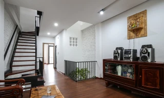 Nhà 4 tầng hiện đại, sang trọng chưa tới 900 triệu đồng