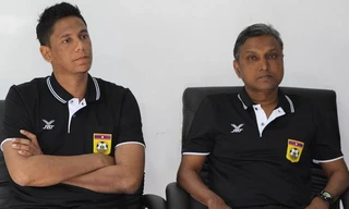 BHL đội tuyển Lào nghiên cứu rất kỹ lối chơi của đội tuyển Việt Nam.Ảnh: LFF.