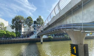 Diện mạo cầu bộ hành qua kênh Nhiêu Lộc - Thị Nghè vừa hoàn thành 