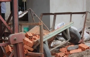 Đứt cáp công trường, 5 người thương vong