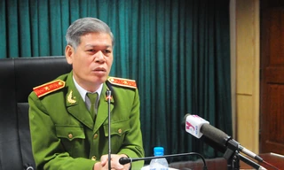 Thiếu tướng Đỗ Đình Nghị, Phó Tổng cục trưởng Tổng Cục cảnh sát QLHC về TTATXH - Bộ Công an trả lời báo chí chiều 12-11. Ảnh: Tuấn Nguyễn