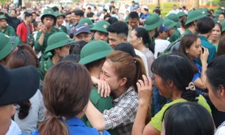 Bố trẻ con vẫn lên đường nhập ngũ