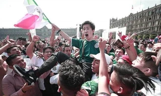 CĐV Mexico ăn mừng.