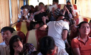 Một chuyến xe nhồi khách. Ảnh: Quang Thế.