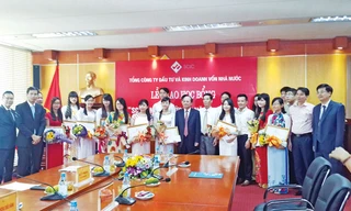 Trao học bổng 16 sinh viên xuất sắc