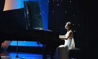 Trần Minh Châu biểu diễn tiết mục Polonaise Chopin tại lễ trao giải thưởng Gương mặt trẻ Việt Nam tiêu biểu 2017, tối 25/3. Ảnh: Hồng Vĩnh. 