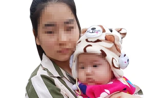 Em bé con tù nhân Giàng Thị Dinh mới được 6 tháng tuổi. Ảnh: Quang Lộc