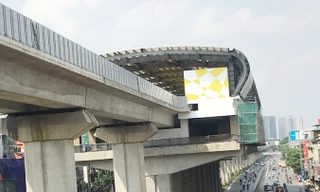 Đã bị chậm hơn 2 năm và đội giá trên 7.000 tỷ đồng, nhưng ĐSĐT Cát Linh - Hà Đông vẫn trước nguy cơ chậm thêm 1 năm nữa. Ảnh: Anh Trọng.