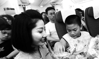 Mùa Trung thu năm nay, Vietnam Airlines mang lại trải nghiệm thú vị cho hành khách với những món quà thủ công từ trẻ nhỏ thiệt thòi.