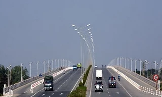 Phân luồng cầu Thanh Trì để sửa khe co giãn