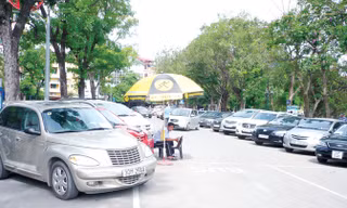 Bãi đậu xe chết yểu, nửa triệu ô tô 'khát' điểm đỗ
