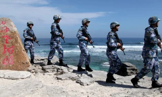 Lính Trung Quốc hiện diện trái phép trên đảo Phú Lâm của Việt Nam. Nguồn: Getty Images