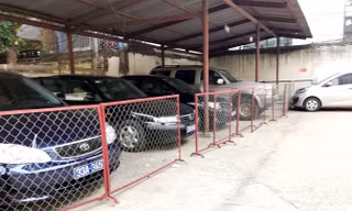 Những chiếc xe công biển xanh tại Sở LĐ-TB&XH Hà Nội “nằm chuồng” để bàn giao cho thành phố