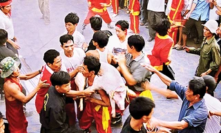 Cướp heo (Lễ hội Đổ giàn An Thái - Bình Định). Ảnh: Đào Tiến Đạt