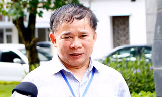 Thứ trưởng GD&ĐT Bùi Văn Ga trả lời phóng viên. Ảnh: Như Ý