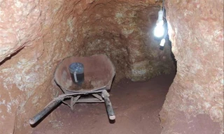Hiện trường “địa đạo” khai thác vàng trái phép.