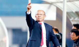 HLV Park Hang Seo đang rất tích cực thử nghiệm các phương án chiến thuật và nhân sự cho U23 Việt Nam. Ảnh: VSI