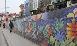 Dù con đường gốm sứ nhận ý kiến khen chê trái chiều, sự chỉnh trang tu tạo vẫn là cần thiết. Ảnh: Như Ý