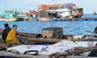 Làng cá lồng bè đảo Hòn Chuối.