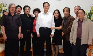 Thủ tướng và các văn nghệ sĩ.