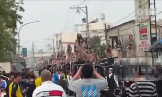 50 vũ nữ thoát y đưa tang cựu quan chức Đài Loan