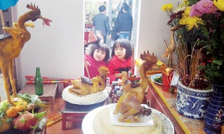 Gà tế lễ được tạo dáng với nhiều tư thế khác nhau