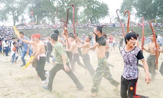 Những ngoắc tre thời xưa dùng để đánh phết, bây giờ chỉ còn sử dụng trong tế lễ.