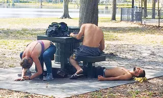 Trở thành xác sống sau khi hút “spice”. Ảnh: Clearwater Police Department