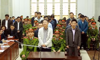 Các bị cáo tại Tòa án Hà Nội ngày 22/1/2018.